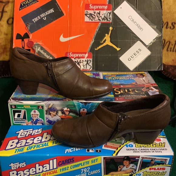 EARTH-women’s brown leather ‘GLORY BARK’ low zip-ankle heeled booties - Picture 5 of 10